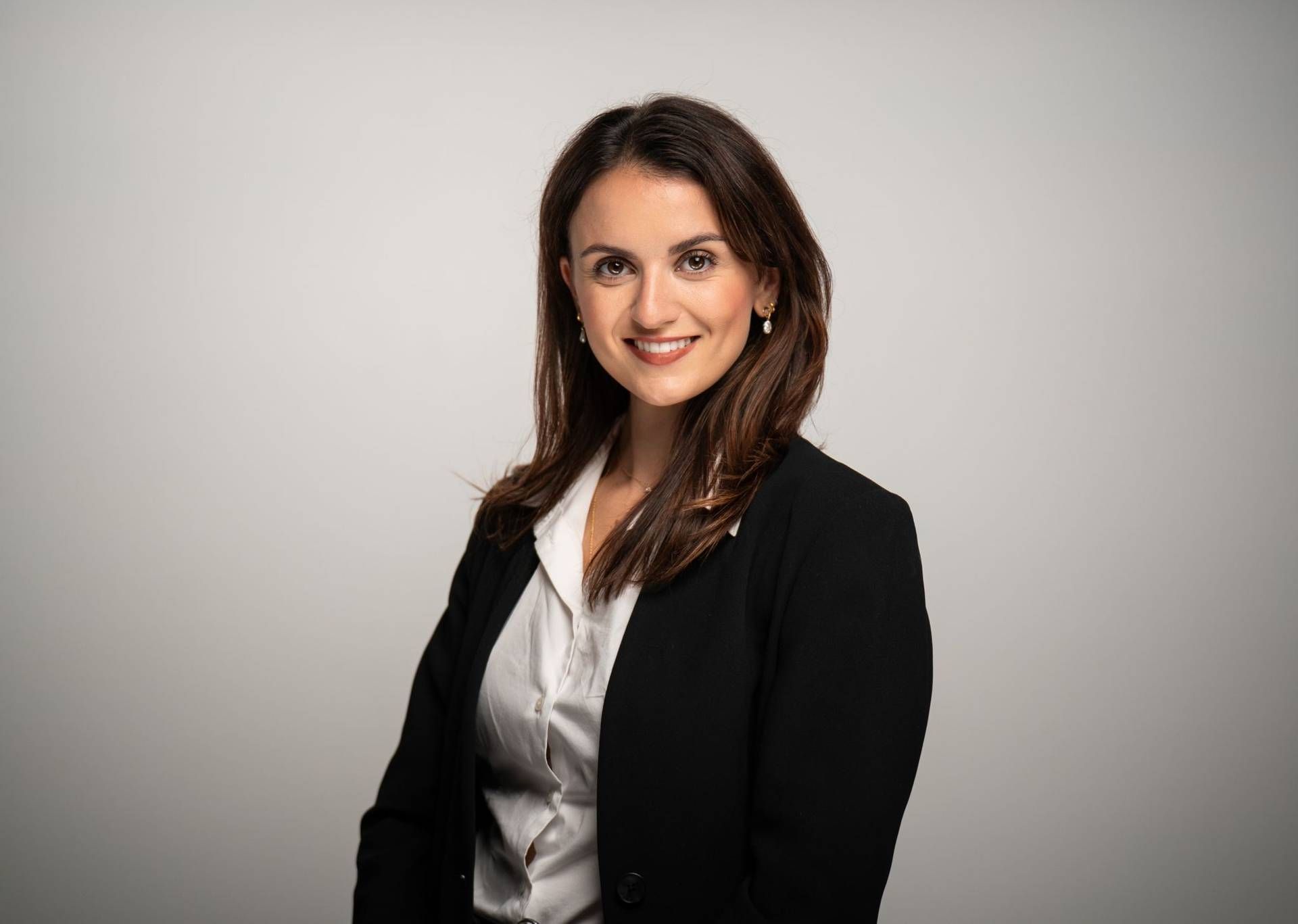 alissapaviaheadshot 1 