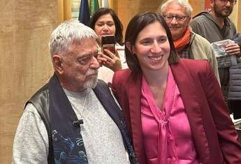 Festa per i 90 anni di Achille Occhetto, Schlein: "Senza il suo coraggio non ci sarebbe il Pd"