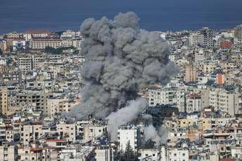 Libano, esplosione e fumo su Beirut dopo l'attacco israeliano - Afp