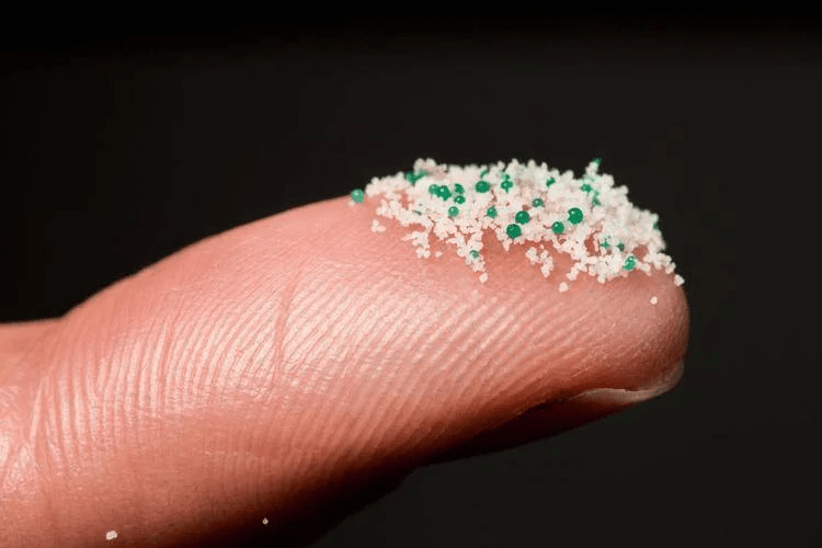 
<b></b>Product pictures of microbeads/micro plastics which were found in cosmetical products from Germany and filtered out. Stilllife-Aufnahmen von Mikroplastik aus verschiedenen Deutschen Kosemetikprodukten, welche zuvor aus diversen Produkten gefiltert wurden. - © Fred Dott / Greenpeace