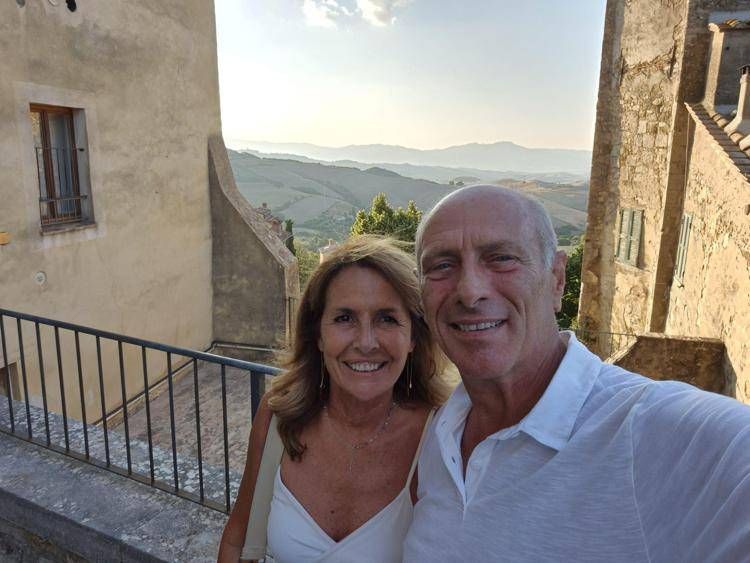 Massimo Caputi con la moglie Roberta  - (Da Instagram)