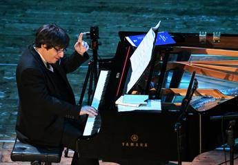 Iran, il pianista Bahrami: "L'Occidente finora ha preferito fare affari, ora meritiamo normalità"