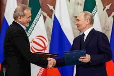 Il presidente iraniano Masoud Pezeshkian e Vladimir Putin