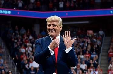 Trump canta Sal Da Vinci, il deepfake virale sui social