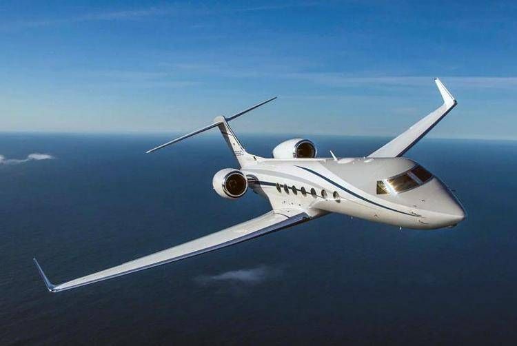 Iran, la guerra spinge la speculazione: boom dei prezzi per i voli privati da Dubai