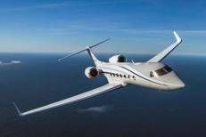 Iran, la guerra spinge la speculazione: boom dei prezzi per i voli privati da Dubai