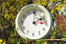 Milano - Con l arrivo della primavera si passa all'ora legale (Rich / IPA/Fotogramma,  - 2017-03-20) p.s. la foto e' utilizzabile nel rispetto del contesto in cui e' stata scattata, e senza intento diffamatorio del decoro delle persone rappresentate - FOTOGRAMMA