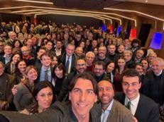 Alessandro Onorato nel selfie con i rappresentati dei comitati locali