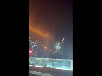 Dubai, drone iraniano contro grattacielo - Video