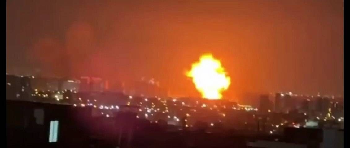 Iran, raid di Israele sulla raffineria: inferno di fuoco a Teheran