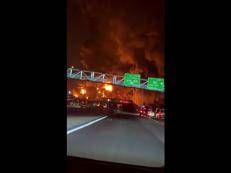 Iran, Teheran brucia: la città è una palla di fuoco - Video