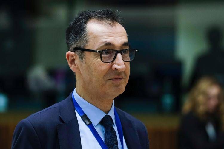 Cem Oezdemir - (Ipa)