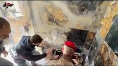 Reggio Calabria, scoperto dai carabinieri bunker nascosto in edificio in costruzione - Video