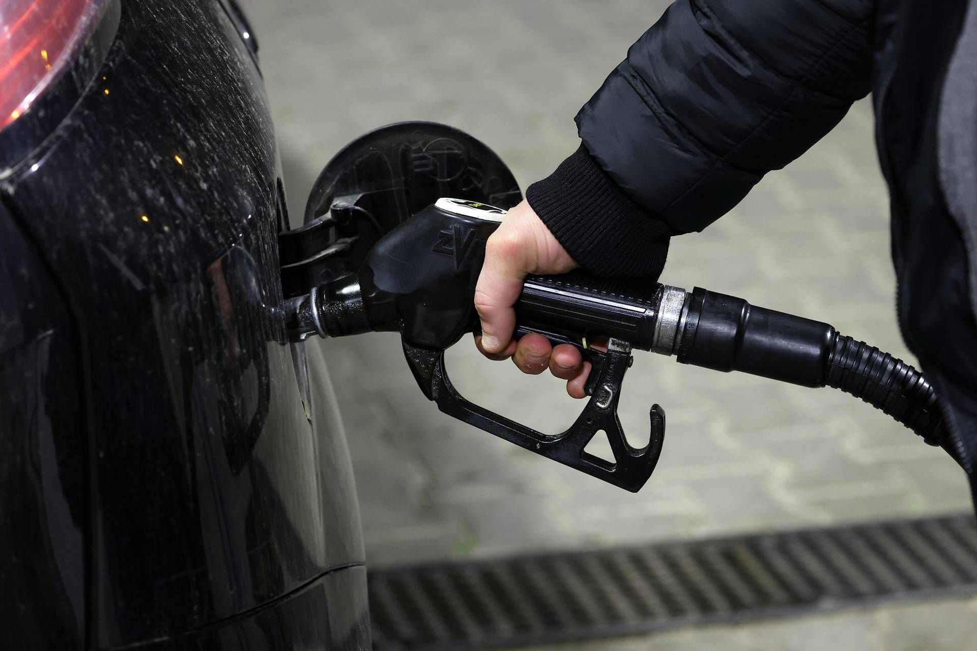 Carburanti, rallenta ma non si ferma corsa dei prezzi per diesel e benzina