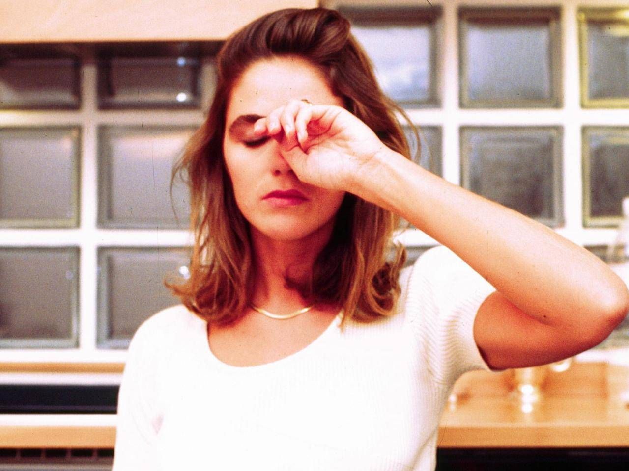 Perché l'insonnia è femmina: 'più diffusa tra le donne per le oscillazioni ormonali'