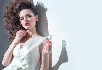 Il fiore tropicale ylang ylang nella profumeria di oggi