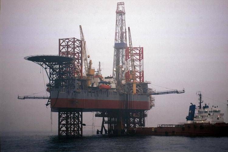 Una piattaforma petrolifera (Fotogramma)
