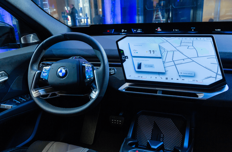BMW iX3, debutta la nuova generazione digitale della Neue Klasse