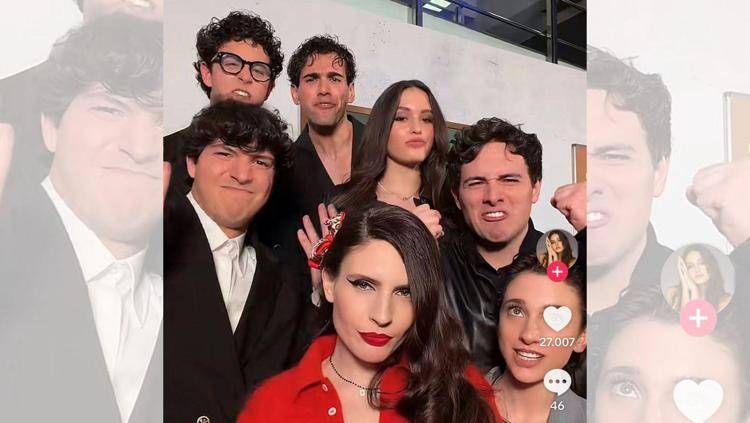 Ditonellapiaga canta 'Che fastidio' con il cast di 'Notte prima degli esami 3.0'