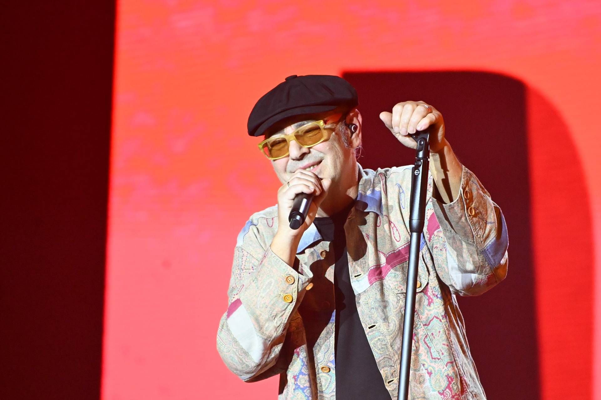 Carboni canta la vita e Roma lo abbraccia: "E' bellissimo, mi commuove"