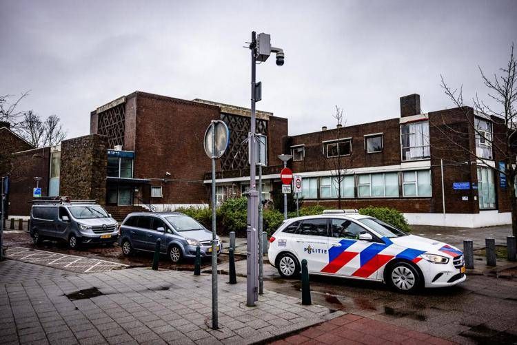 Polizia davanti alla sinagoga di Rotterdam - Afp