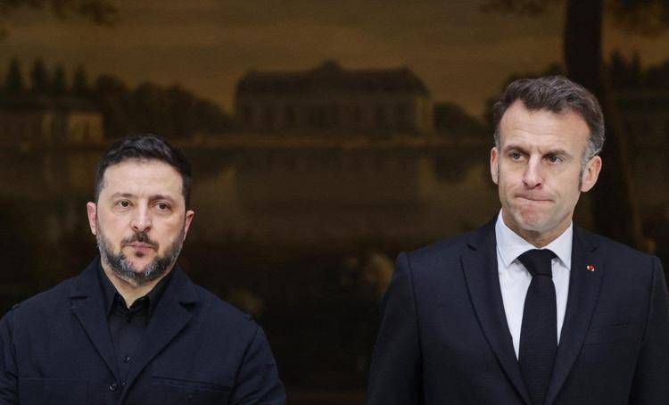 Volodymyr Zelensky ed Emmanuel Macron (Afp)