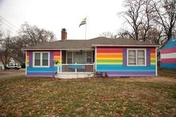 Una casa 'arcobaleno' nel Kansas (The Washington Post, foto di Christopher Smith)