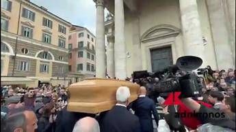 Enrica Bonaccorti, l'ultimo saluto sulle note della Lontananza - Video