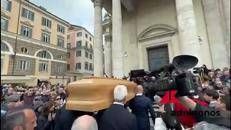 Bonaccorti, l'ultimo saluto sulle note della Lontananza - Video