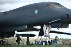 Rifornimento munizioni contro missili iraniani (Afp)