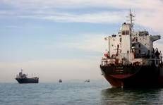 Navi nello Stretto di Hormuz (Fotogramma/Ipa)