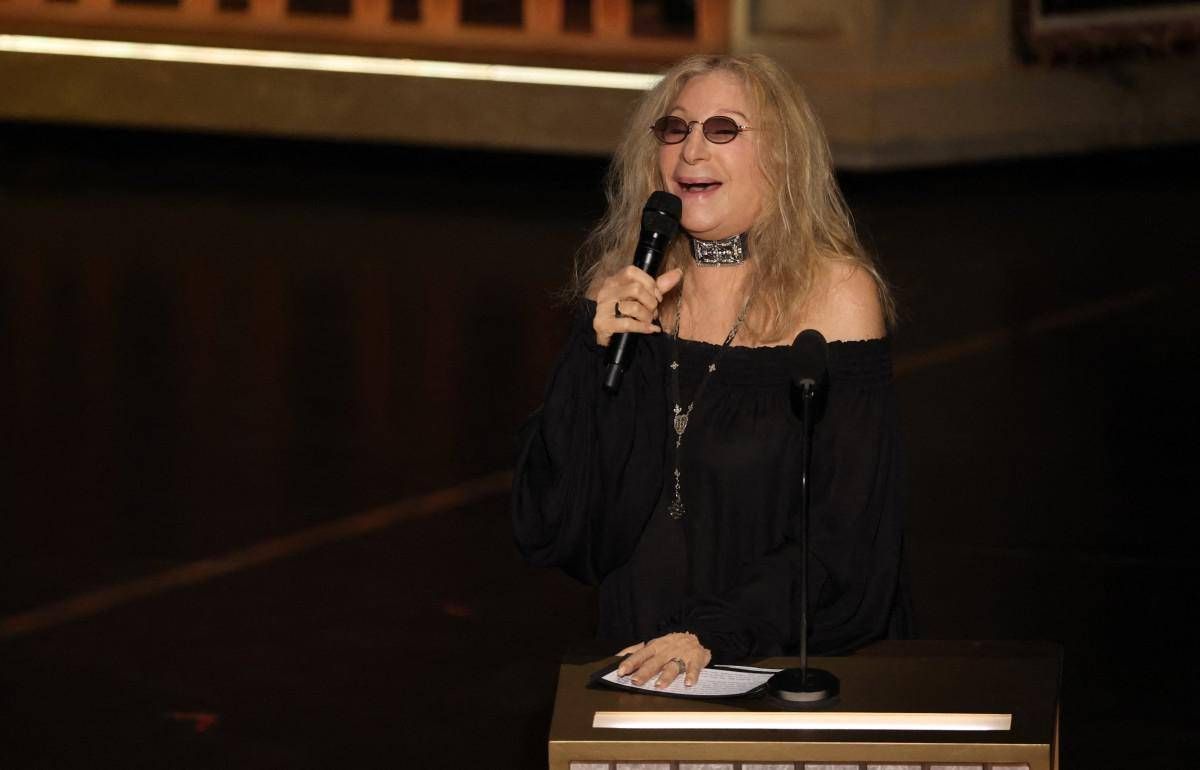 Barbra Streisand commuove agli Oscar 2026: in ricordo di Robert Redford canta 'The Way We Were'