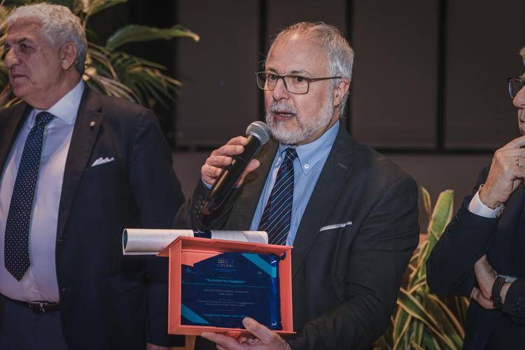 Tumori, da Cipomo premi a informazione, volontariato e oncologia di prossimità