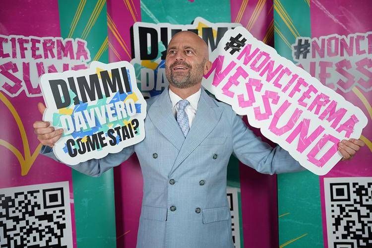 #NonCiFermaNessuno, Luca Abete contro il “benegrazismo”: in tour con gli universitari italiani