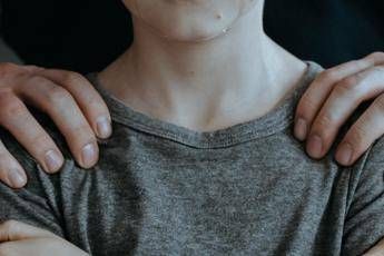 Latina, madre arrestata per abusi sul figlio di 14 anni