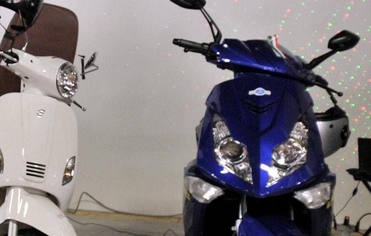 Scooter in concessionaria (Fotogramma/Ipa)