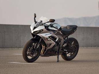 Triumph Daytona 660 MY26: più sportiva, più precisa