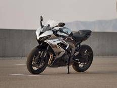 Triumph Daytona 660 MY26: più sportiva, più precisa