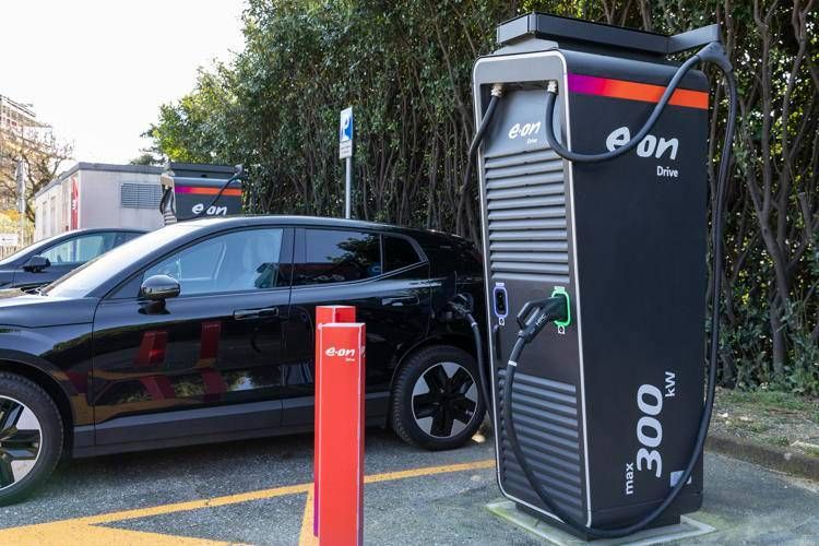 E.On rafforza rete ricarica in Lombardia,inaugurata a Melzo nuova stazione ultra-fast
