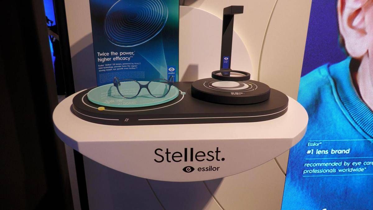 Miopia nei bambini, presentate lenti oftalmiche Essilor Stellest 2.0