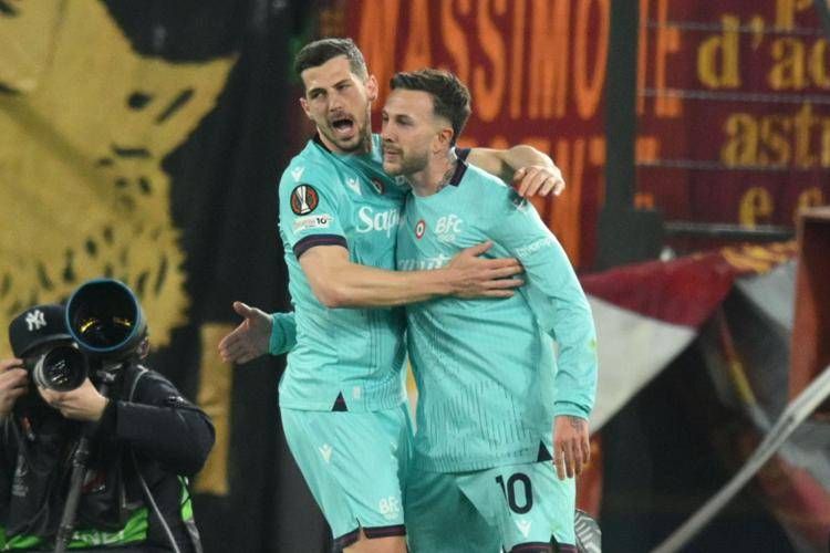 Bernardeschi esulta dopo il gol del 2-1 per i rossoblù - Fotogramma/IPA