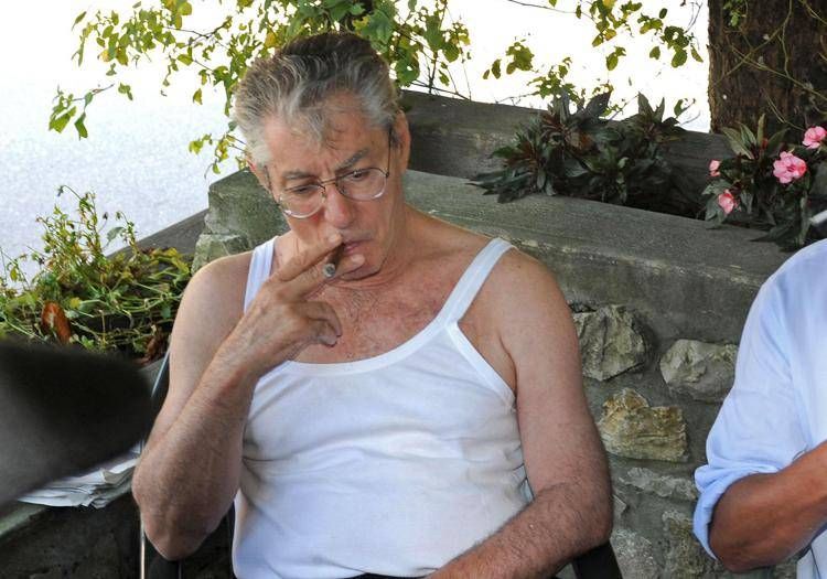 Umberto Bossi in canottiera - Fotogramma /Ipa