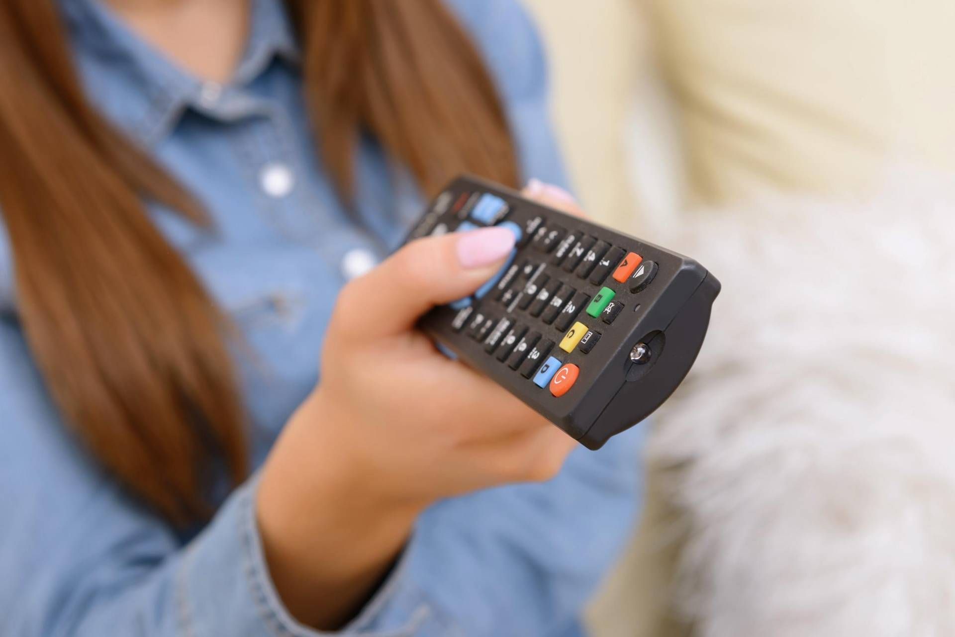 L'ansia da guerra fa volare gli ascolti tv notturni, boom per notizie e film horror