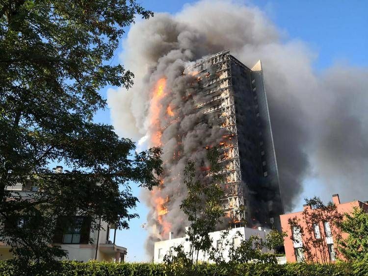 Milano, incendio Torre dei Moro: 9 condanne e 4 assoluzioni, pene fino a 3 anni