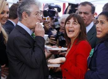 Bossi, Polverini: "Tensioni tra noi? Il patto della pajata le sciolse tutte, io che lo imbocco resta una foto simbolo"