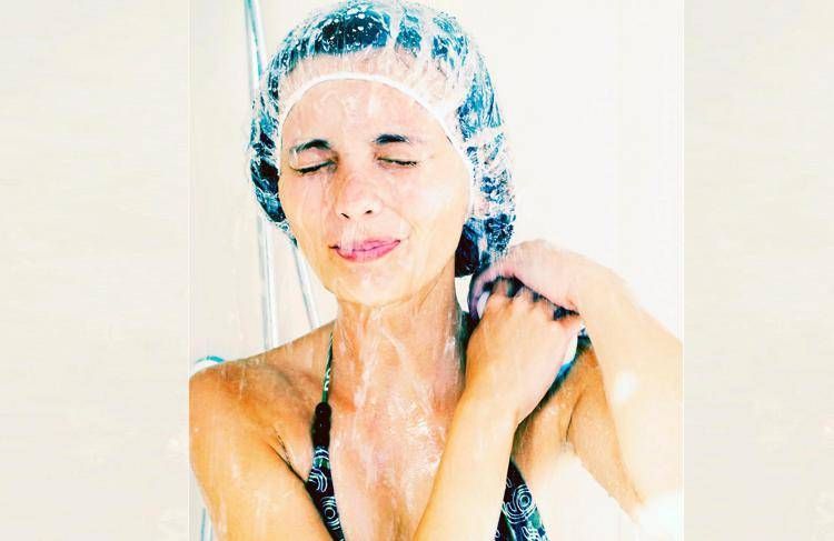 Doccia tutti i giorni? Non sempre fa bene: rischio prurito, pelle screpolata e micro taglietti