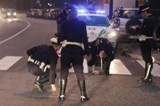 Auto contro moto nella notte a Milano: morti due giovani