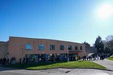 Canterbury, studenti in coda per vaccinarsi (Afp)