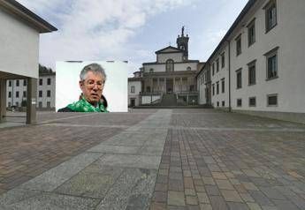 Bossi, oggi i funerali a Pontida: solo vecchi amici e pochi ospiti al monastero di San Giacomo