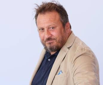 "Chi vota sì al referendum possa morire domani", lo 'show' di Montanini